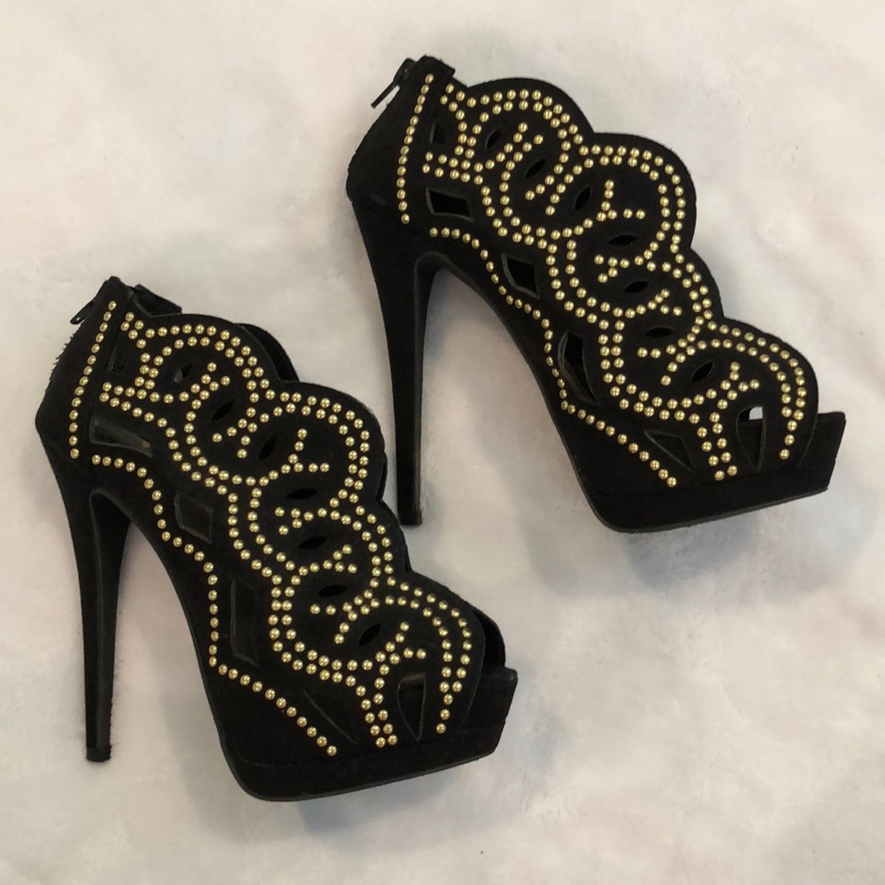 Sexy Black And Gold Heels *Like New*
